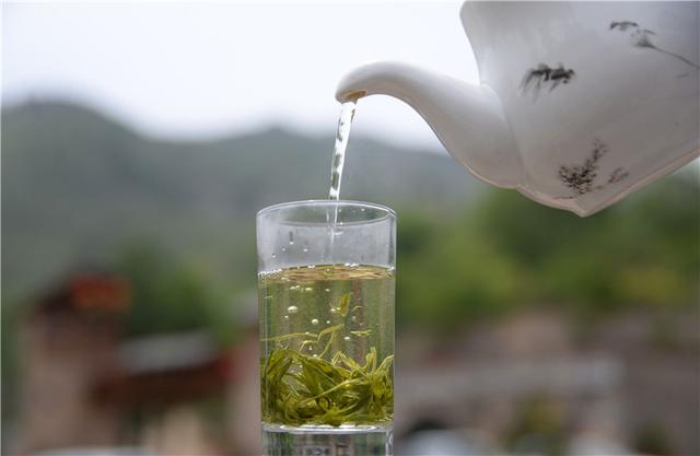 艾茶 